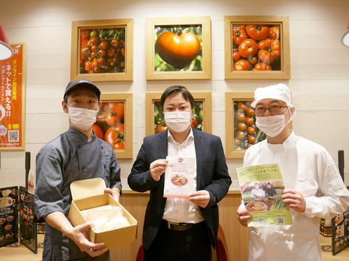 （写真左から）ＳＶの吉原氏、ＥＣの指揮を執る鳥生氏、商品開発の若林氏